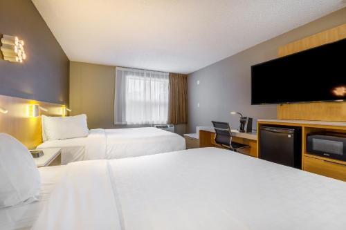 Clarion Pointe Quebec Airport Room Type - Standard Queen Room with Two Queen Beds - Non Smoking 
