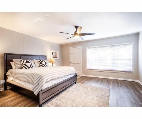 Classic Lake House Lakefront with Fire Pit and Dock