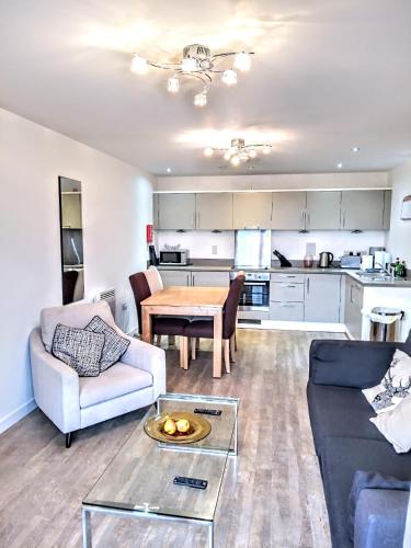 New Central Woking 1 and 2 Bedroom Apartments - image 8