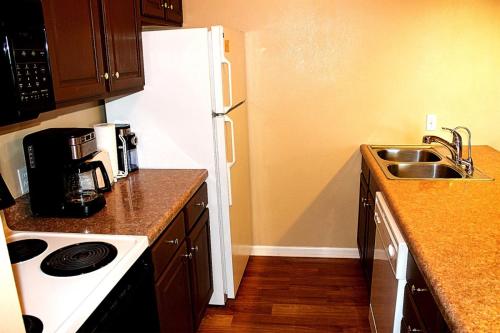 1202 - 2 Bedroom - image 7