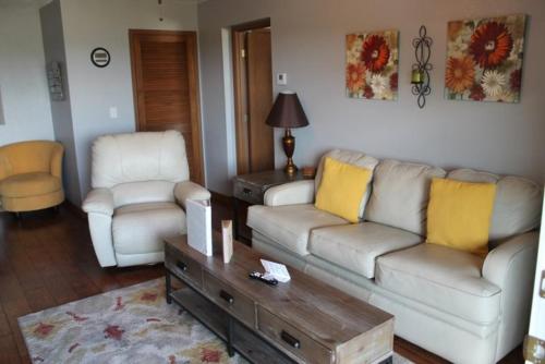 201 - 1 Bedroom Patio - image 2