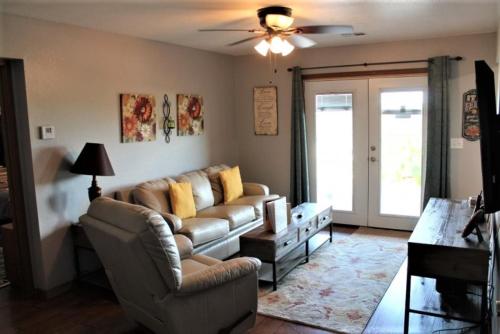 201 - 1 Bedroom Patio - image 6