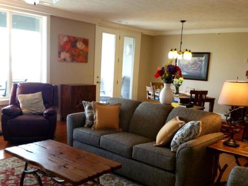 1421 - 3 Bedroom - image 2