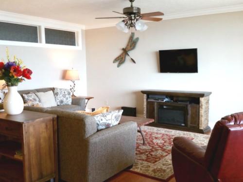 1421 - 3 Bedroom - image 11