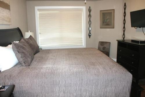 1420 - 3 Bedroom - image 10