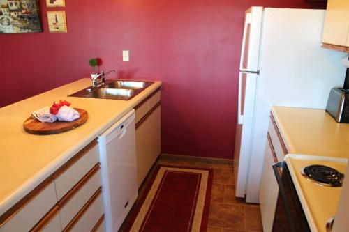 301 - 2 Bedroom - image 8
