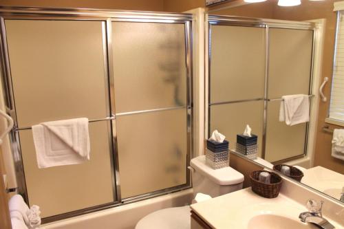 301 - 2 Bedroom - image 14