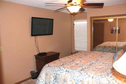 301 - 2 Bedroom - image 12