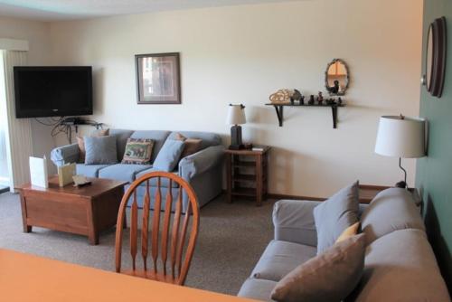 207 - 2 Bedroom - image 2