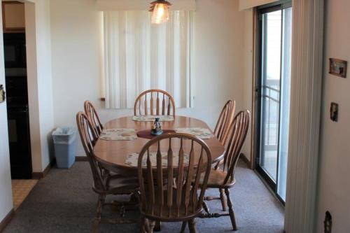 207 - 2 Bedroom - image 9