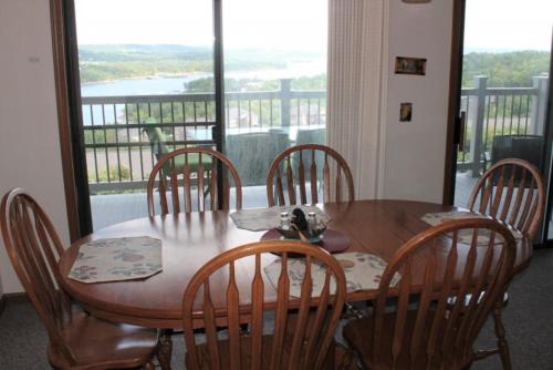 207 - 2 Bedroom - image 10