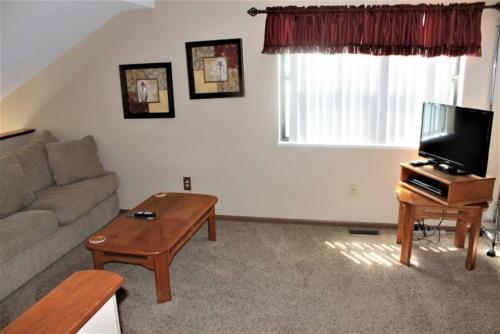 916 - 3 Bedroom Loft - image 10
