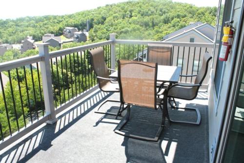916 - 3 Bedroom Loft - image 13