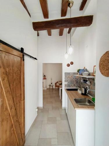 Kitchen, Casa Albicocca. In the heart of the old town. in Bari