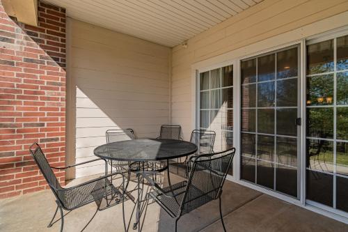 Stayin Classy Condo - image 8