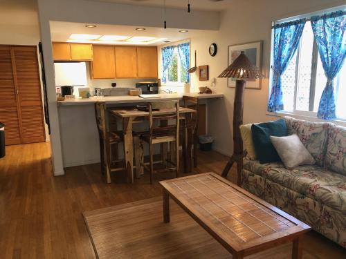 Ala Kai Bed & Breakfast - Tap to explore photos