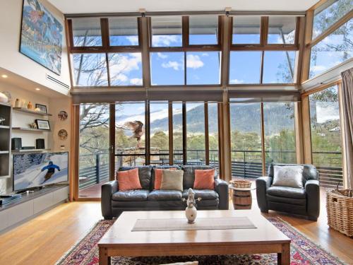 Les Perrieres Chalet - Spacious 2BR Chalet l Gym l Indoor Pool l Tennis l WiFi l BBQ