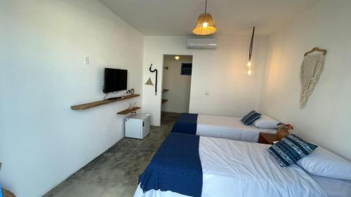 2 twin beds