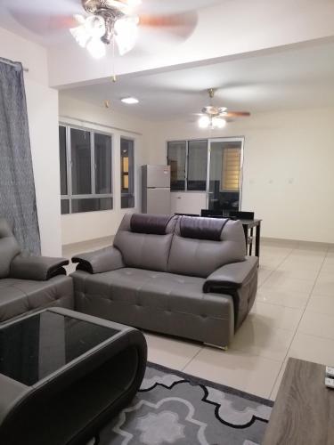 Beautiful Twin Tower View Three Bed Room Unit