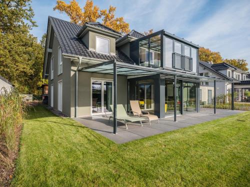 Luxus FeWo 122 m² direkt am Wasser mit Boot in Krakow am See