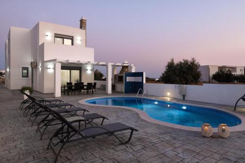 Dama Dama Villas, Gennadi
