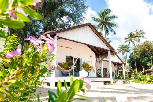 Poolside Bungalow  image 10