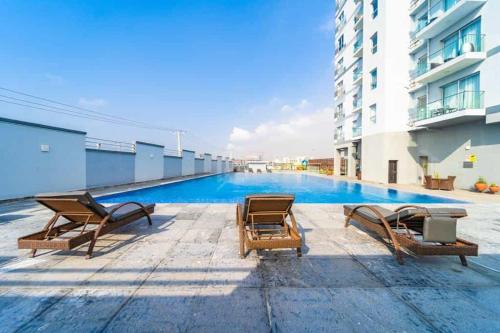Afrocentric 2 Bedroom Apartment with Scenic Views