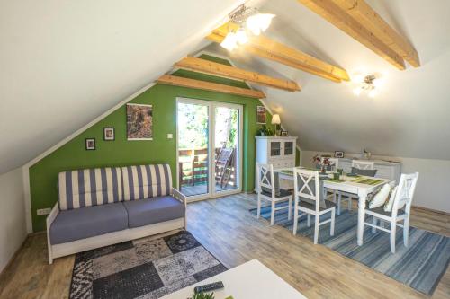 Hirtenhaus 28b Obergeschoss in โชริน