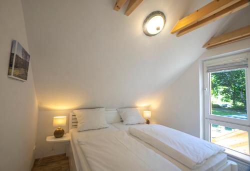 Hirtenhaus 28b Obergeschoss in โชริน