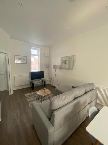 Newly Built House 2 with Parking nr City/Train w/Wifi