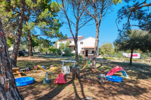 Spēļu laukums, Eco Secluded apartments Zabodarski in cunski