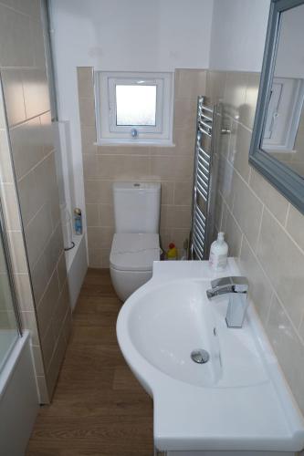 Bathroom, Dunoon cosy 2 bed home with garden in Sandbank