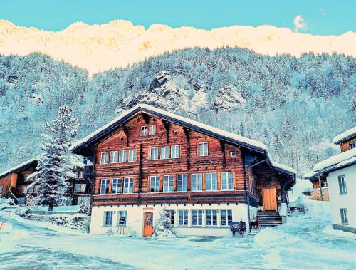 Viesnīcas āriene, Triftblick in Gadmena