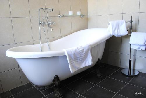 Baño, Nordfjord Hotell - Bryggen in Nordfjordeid