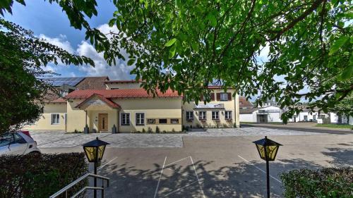 加斯特豪夫拉彻尔酒店 加斯特豪夫拉彻尔酒店