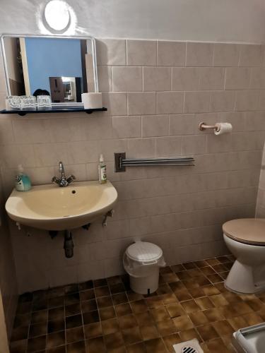 Villa-Negra Retro Panzió – Balatonfoldvar, AZ