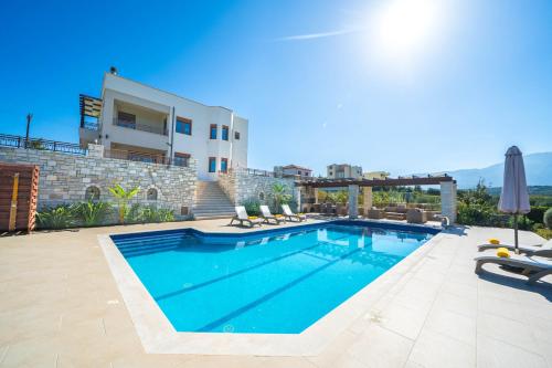 Iremia Luxury Villa with pool