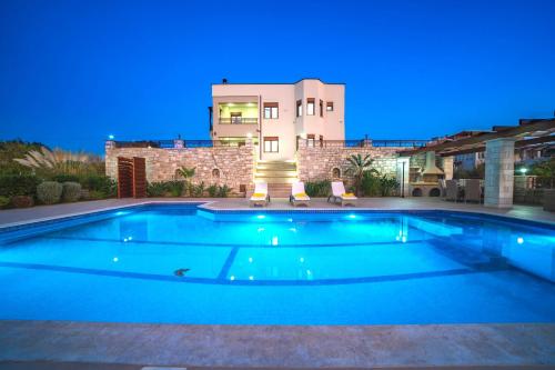 Iremia Luxury Villa with pool