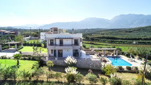 Iremia Luxury Villa with pool