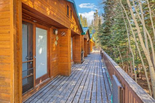 . Beautiful Ski-in Ski-out Condo Located On The Eagle Point Resort! condo