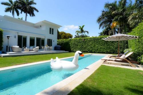 Villa Naomi - Luxury Design New Home in Miami, USA