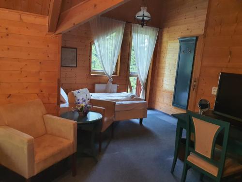 1 double bed, 3 twin beds