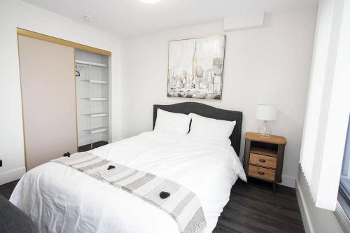 Beautiful Downtown Studio Apartment with Parking