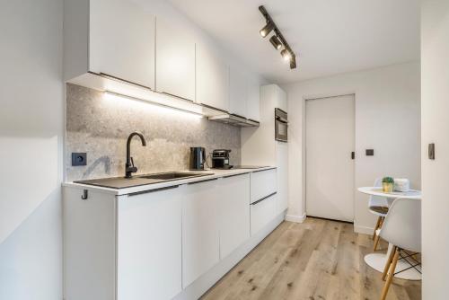 Cosy, furnished & renovated flat with outside lounge