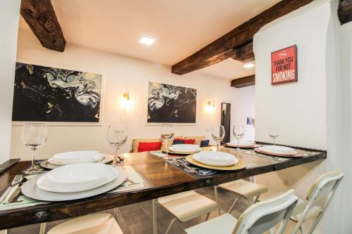 Charming Large Apartment - 3 Bedroom in Trastevere