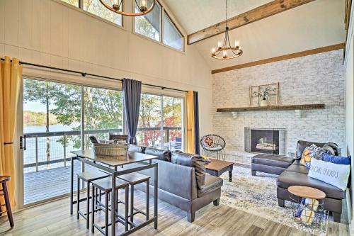 Ten Mile Home on Watts Bar Lake with 2 Docks! in Ten Mile, USA