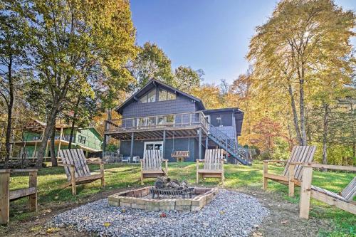 Ten Mile Home on Watts Bar Lake with 2 Docks! in Ten Mile, USA