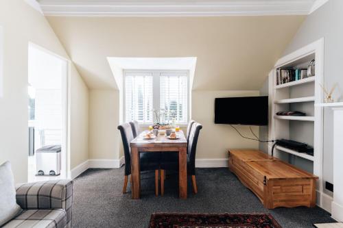 Picture of Luxury Inverness Central Apartment Private Parking