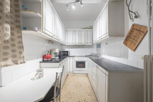 Boutique Acropolis Apartment by Cloudkeys - Just 5 minutes walk to Acropolis Museum, Atény (fotografie 5)