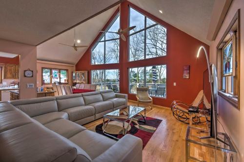 Lake Cumberland Home with Deck and Water Access! in Jellico (TN)